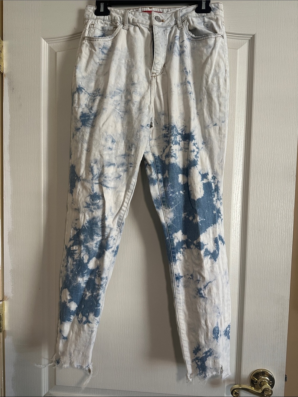 Guess Women's Straight Leg distressed Tie-Dye Jeans in White and Blue